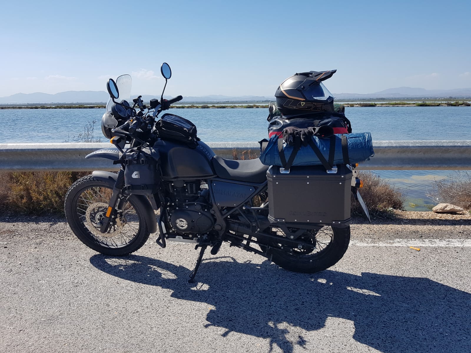 Eine voll gepackte RE Himalayan